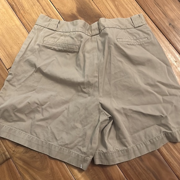 Gap size 12 khaki shorts - Picture 3 of 3
